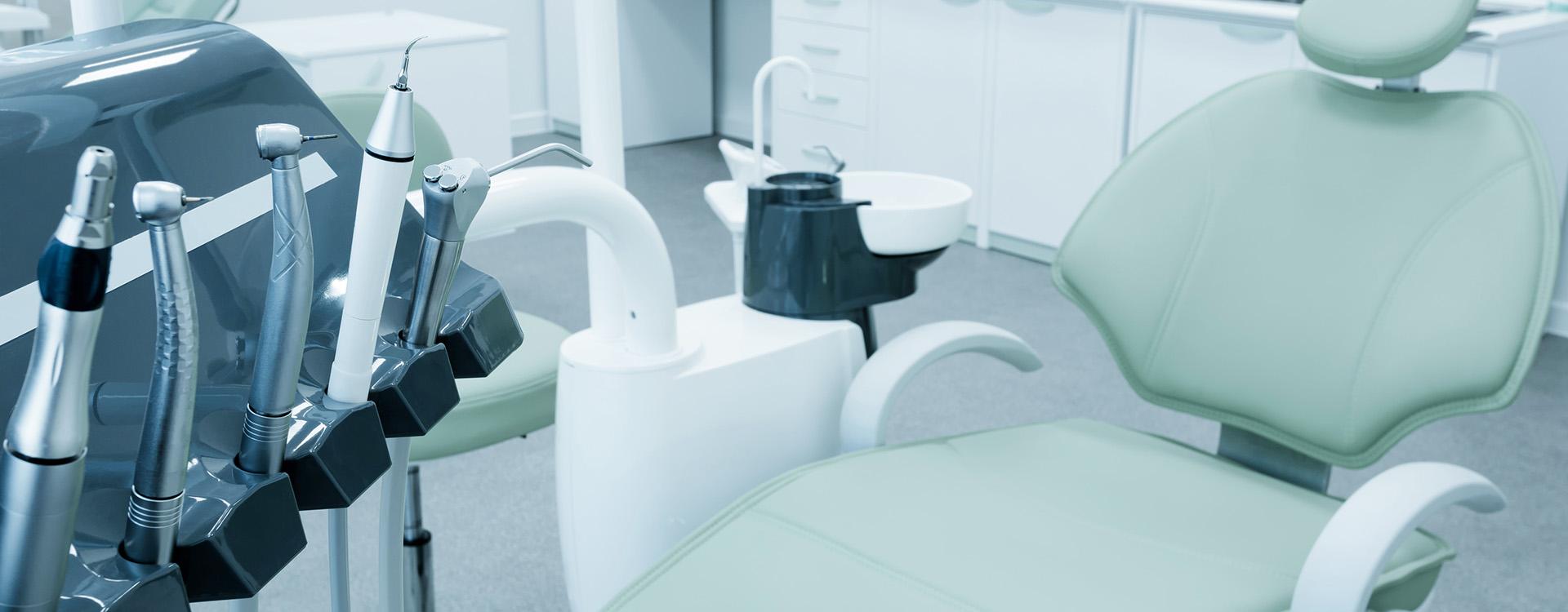 现代化的牙科诊所和设备